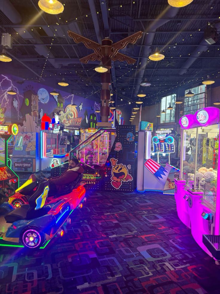 a retro arcade with many games, in dim lighting.